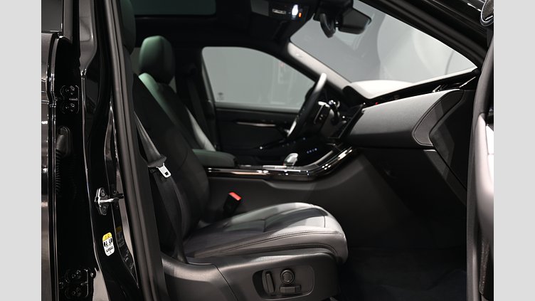 2026 Begagnad Land Rover Range Rover Evoque Santorini Black AWD P270e Dynamic SE *993.100:- ord pris* / SoV hjul