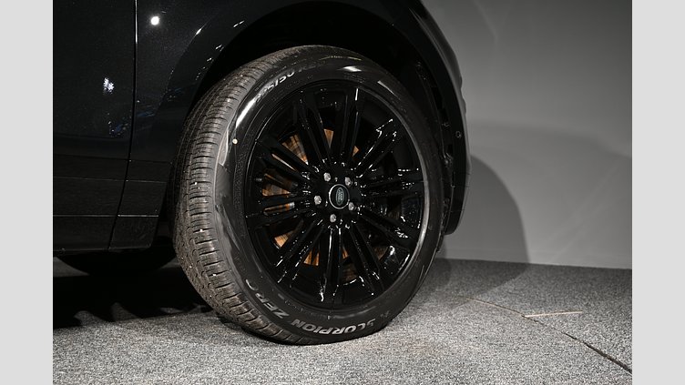 2026 Begagnad Land Rover Range Rover Evoque Santorini Black AWD P270e Dynamic SE *993.100:- ord pris* / SoV hjul