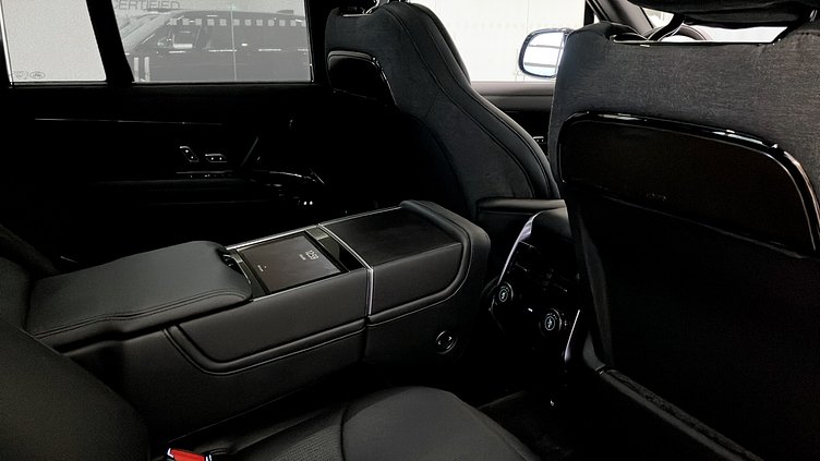 2026 Ny Land Rover Range Rover Constellation Blue in Gloss finish​ P550e bensin laddhybrid P550e SV