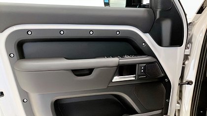 Defender 110 4