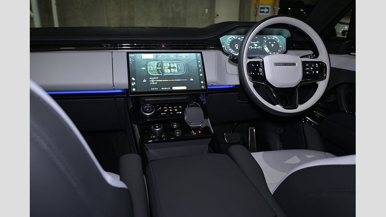 2023 認定中古車 Land Rover Range Rover Sport ジオラグリーン 3.0リッター6気筒400PSターボチャージドガソリンMHEV（オートマチック） FIRST EDITION