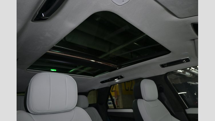 2023 認定中古車 Land Rover Range Rover Sport ジオラグリーン 3.0リッター6気筒400PSターボチャージドガソリンMHEV（オートマチック） FIRST EDITION