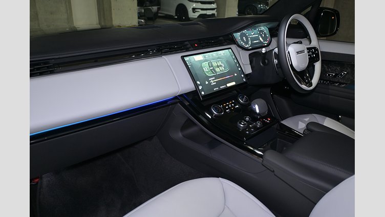 2023 認定中古車 Land Rover Range Rover Sport ジオラグリーン 3.0リッター6気筒400PSターボチャージドガソリンMHEV（オートマチック） FIRST EDITION