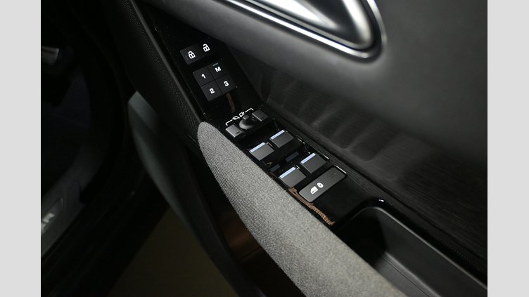 2023 認定中古車 Land Rover Range Rover Velar ヴァレジネブルー P400eプラグインハイブリッド（ガソリン） Standard Wheelbase Dynamic HSE