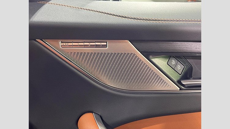 2022 認定中古車 Jaguar F-Pace フジホワイト P250 AWD（オートマチック） R-DYNAMIC BLACK