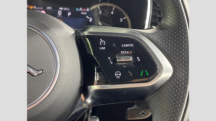 2022 認定中古車 Jaguar F-Pace フジホワイト P250 AWD（オートマチック） R-DYNAMIC BLACK