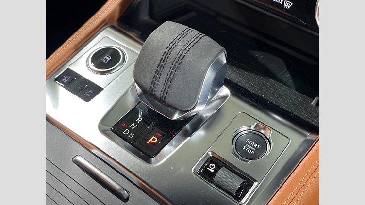 2022 認定中古車 Jaguar F-Pace フジホワイト P250 AWD（オートマチック） R-DYNAMIC BLACK
