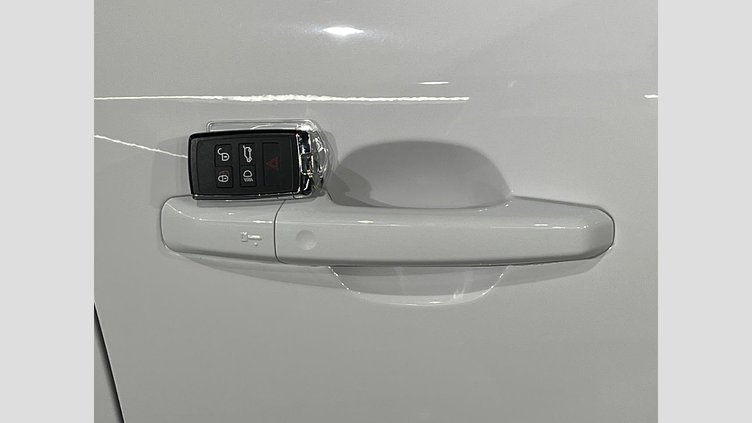 2022 認定中古車 Jaguar F-Pace フジホワイト P250 AWD（オートマチック） R-DYNAMIC BLACK