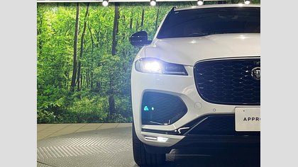 F-Pace 26