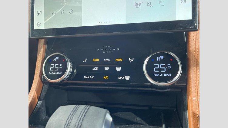2022 認定中古車 Jaguar F-Pace フジホワイト P250 AWD（オートマチック） R-DYNAMIC BLACK