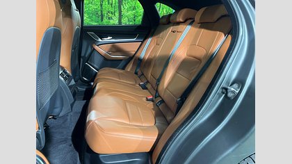 F-Pace 4