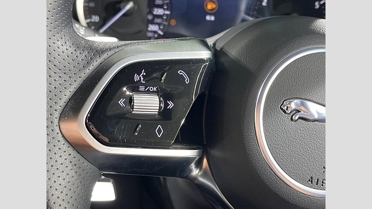 2022 認定中古車 Jaguar F-Pace フジホワイト P250 AWD（オートマチック） R-DYNAMIC BLACK