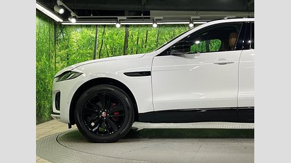 F-Pace 28