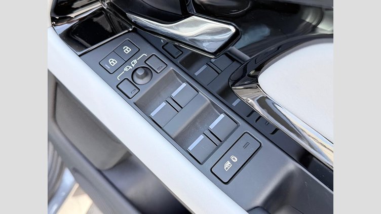 2024 認定中古車 Land Rover Range Rover Evoque アイガーグレイ P300eプラグインハイブリッド（ガソリン） スタンダードホイールベース DYNAMIC HSE