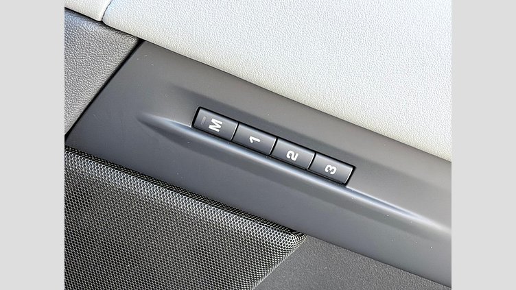 2024 認定中古車 Land Rover Range Rover Evoque アイガーグレイ P300eプラグインハイブリッド（ガソリン） スタンダードホイールベース DYNAMIC HSE