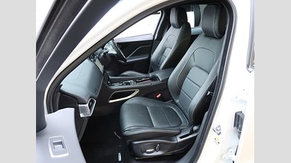 F-Pace 37
