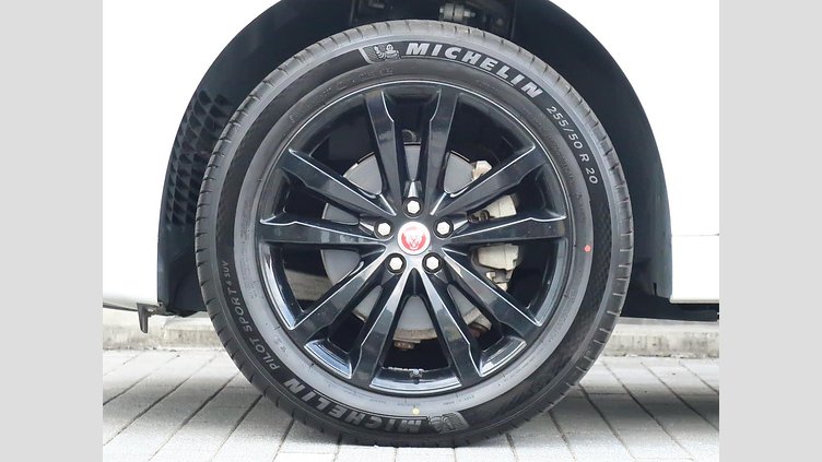 2020 認定中古車 Jaguar F-Pace Fuji White 2.0L I4 Pet Mid DOHC AJ200 R-SPORT