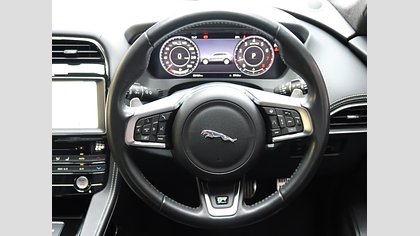 F-Pace 41