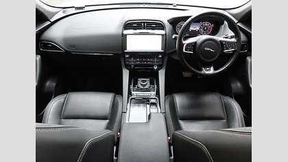 F-Pace 61