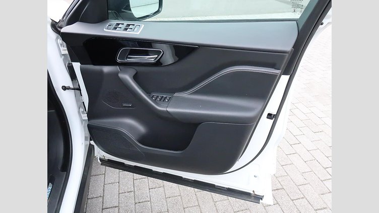2020 認定中古車 Jaguar F-Pace Fuji White 2.0L I4 Pet Mid DOHC AJ200 R-SPORT