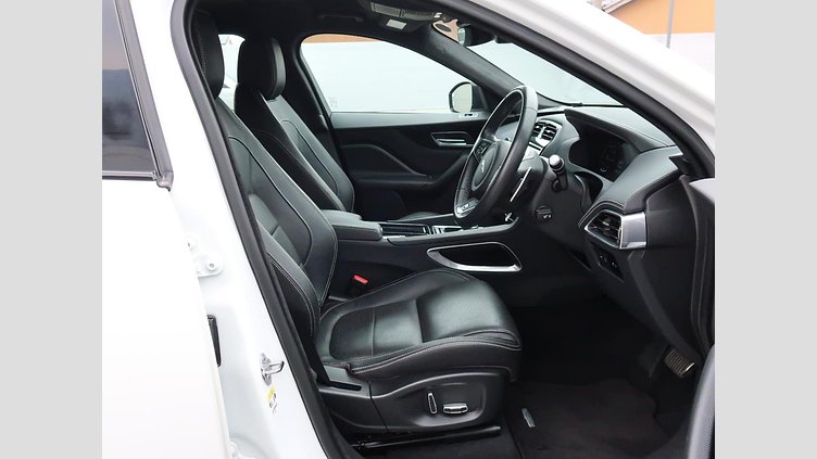 2020 認定中古車 Jaguar F-Pace Fuji White 2.0L I4 Pet Mid DOHC AJ200 R-SPORT