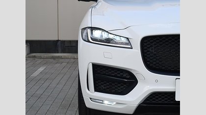 F-Pace 33