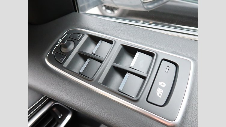 2020 認定中古車 Jaguar F-Pace Fuji White 2.0L I4 Pet Mid DOHC AJ200 R-SPORT
