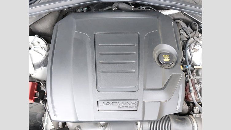 2020 認定中古車 Jaguar F-Pace Fuji White 2.0L I4 Pet Mid DOHC AJ200 R-SPORT