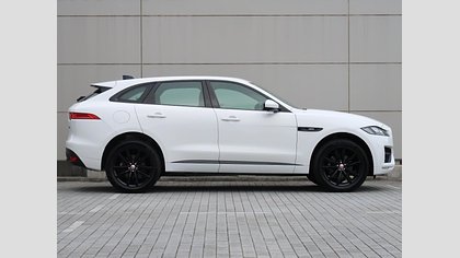 F-Pace 13