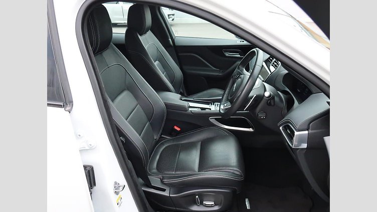 2020 認定中古車 Jaguar F-Pace Fuji White 2.0L I4 Pet Mid DOHC AJ200 R-SPORT