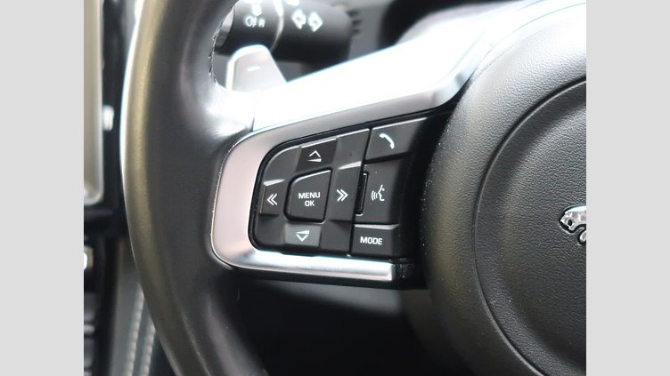 2020 認定中古車 Jaguar F-Pace Fuji White 2.0L I4 Pet Mid DOHC AJ200 R-SPORT