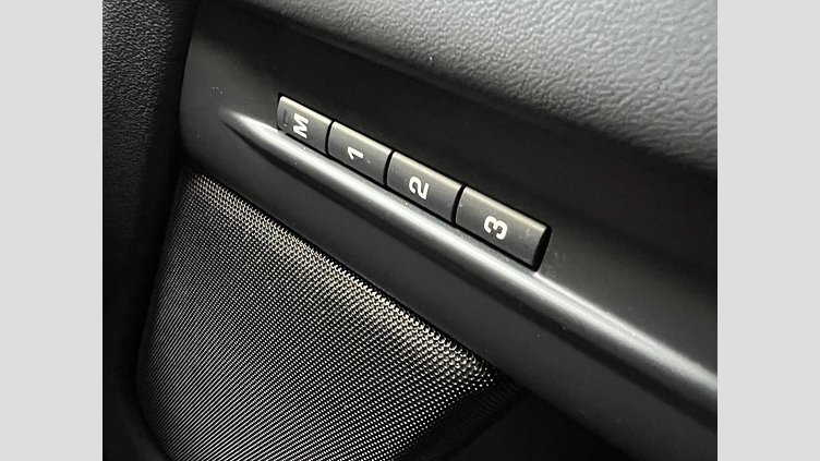2024 認定中古車 Land Rover Range Rover Evoque アイガーグレイ プラグインハイブリッド（ガソリン） Standard Wheelbase DYNAMIC HSE
