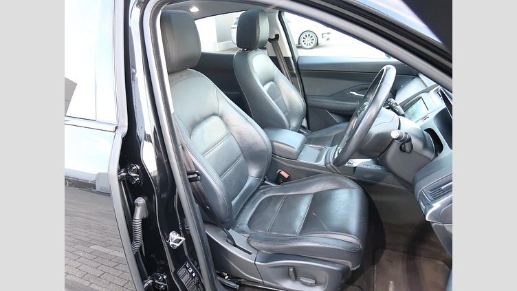 2019 認定中古車 Jaguar E-Pace サントリーニブラック D180 オートマチック全輪駆動 S