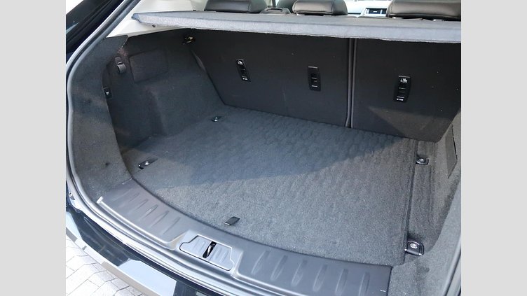2019 認定中古車 Jaguar E-Pace サントリーニブラック D180 オートマチック全輪駆動 S