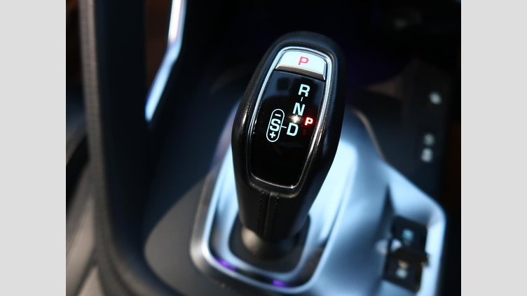 2019 認定中古車 Jaguar E-Pace サントリーニブラック D180 オートマチック全輪駆動 S