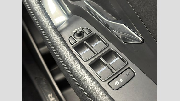 2019 認定中古車 Jaguar E-Pace Fuji White 2.0 litre i4D Diesel センサリー・パフォーマンス・エディション