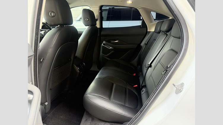 2019 認定中古車 Jaguar E-Pace Fuji White 2.0 litre i4D Diesel センサリー・パフォーマンス・エディション