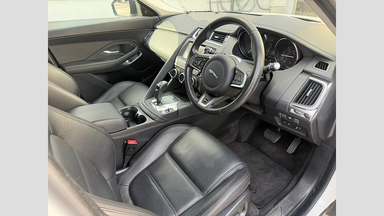 2019 認定中古車 Jaguar E-Pace Fuji White 2.0 litre i4D Diesel センサリー・パフォーマンス・エディション