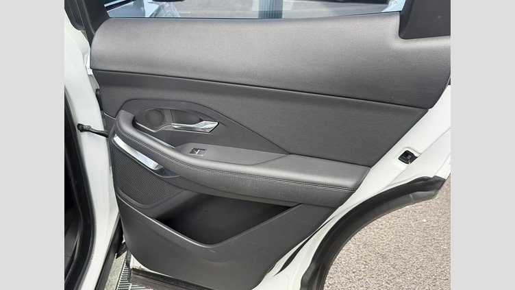 2019 認定中古車 Jaguar E-Pace Fuji White 2.0 litre i4D Diesel センサリー・パフォーマンス・エディション