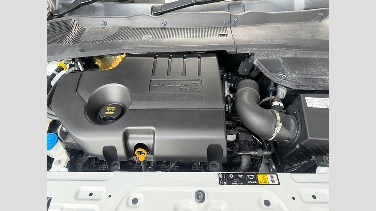 2019 認定中古車 Jaguar E-Pace Fuji White 2.0 litre i4D Diesel センサリー・パフォーマンス・エディション