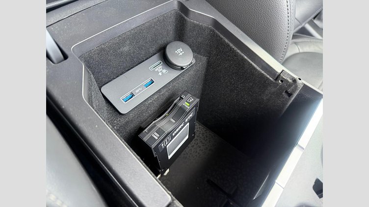 2019 認定中古車 Jaguar E-Pace Fuji White 2.0 litre i4D Diesel センサリー・パフォーマンス・エディション