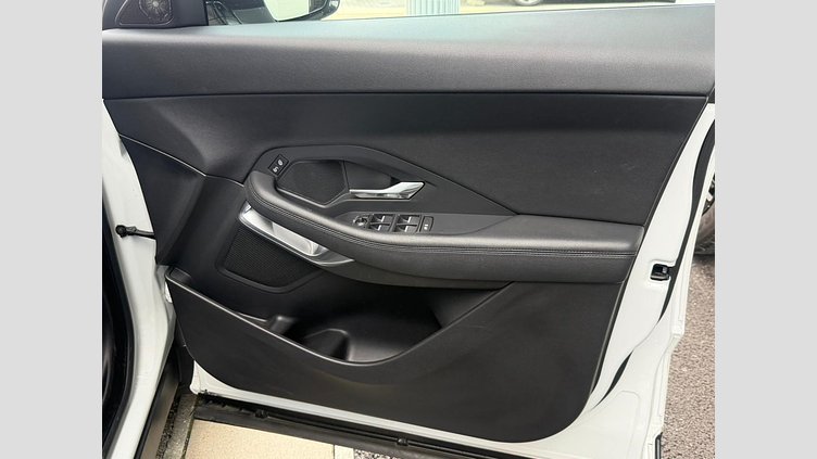 2019 認定中古車 Jaguar E-Pace Fuji White 2.0 litre i4D Diesel センサリー・パフォーマンス・エディション