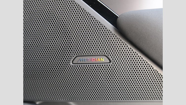 2024 認定中古車 Land Rover Range Rover Velar サントリーニブラック D200マイルドハイブリッド（ディーゼル） スタンダードホイールベース Dynamic SE