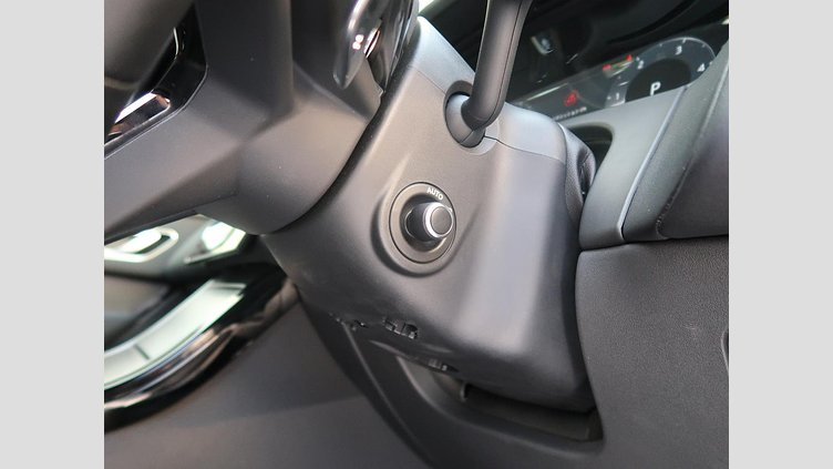 2024 認定中古車 Land Rover Range Rover Velar サントリーニブラック D200マイルドハイブリッド（ディーゼル） スタンダードホイールベース Dynamic SE