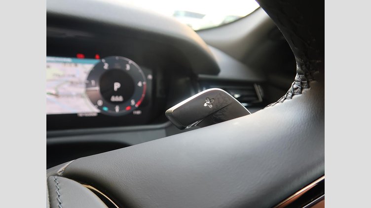 2024 認定中古車 Land Rover Range Rover Velar サントリーニブラック D200マイルドハイブリッド（ディーゼル） スタンダードホイールベース Dynamic SE