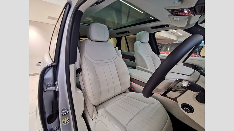2024 認定中古車 Land Rover Range Rover ハクバシルバー P530 AWD（AT） スタンダードホイールベース HSE