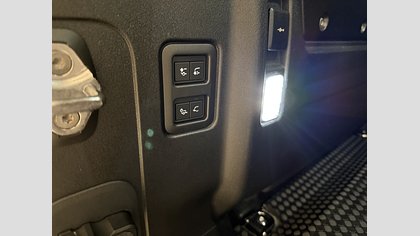 Defender 110 12