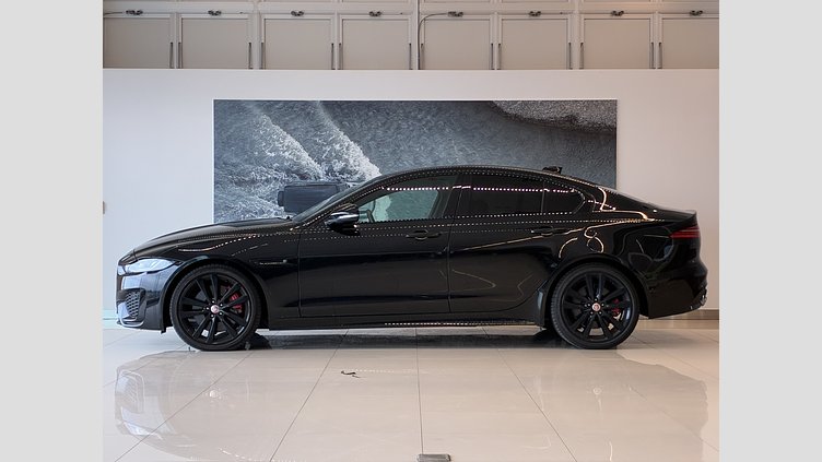 2023 認定中古車 Jaguar XE Santorini Black 2.0 litre i4D R-Dynamic S D200