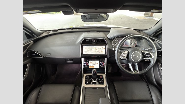 2023 認定中古車 Jaguar XE Santorini Black 2.0 litre i4D R-Dynamic S D200