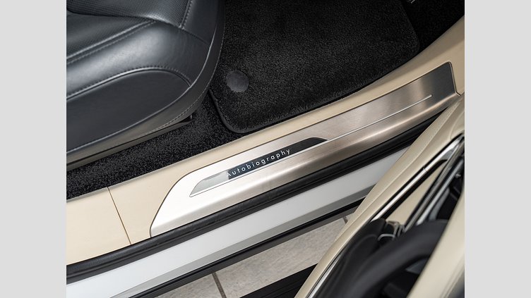2023 認定中古車 Land Rover Range Rover オストゥーニパールホワイト D300 AWD MHEV（AT） AUTOBIOGRAPHY　D300　SWB